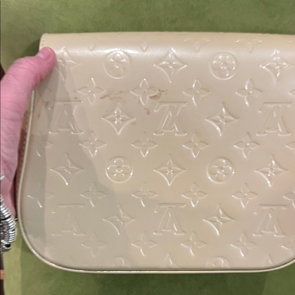 Louis Vuitton Monogram crossbody Vernis Bellflower GM bag - Picture 7 of 13